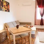 Ultracentral With Balcony - Old Town Apartment Bucharest