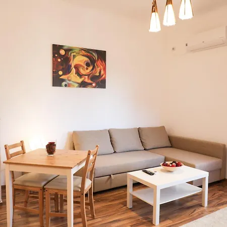 Ultracentral With Balcony - Old Town *