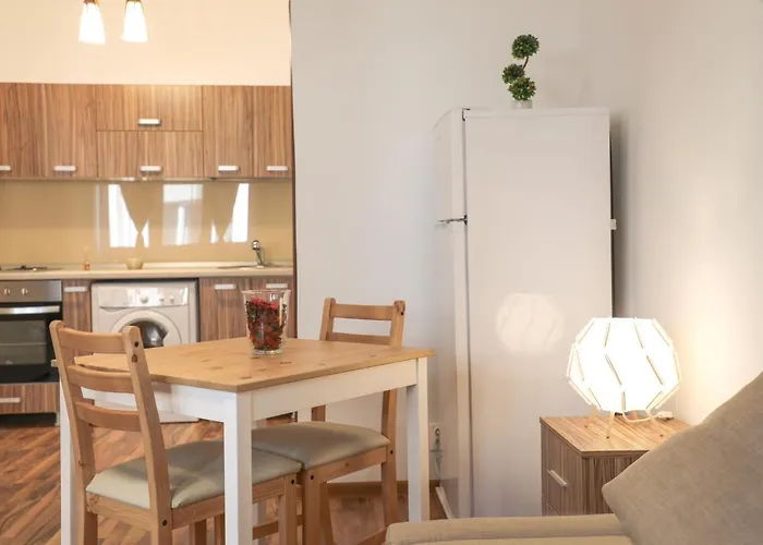 Ultracentral With Balcony - Old Town