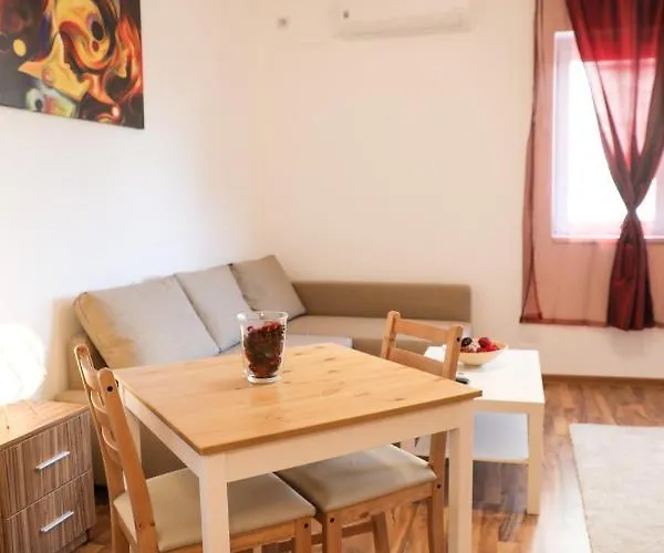 Ultracentral With Balcony - Old Town Апартаменти Бухарест