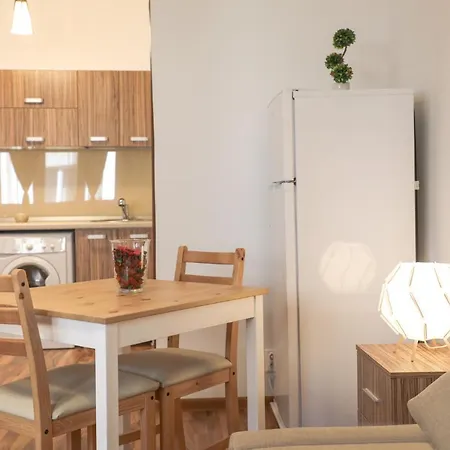 Ultracentral With Balcony - Old Town